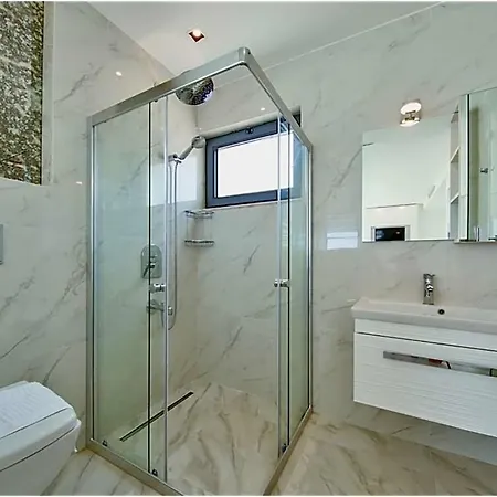 Sleeps 10 With Pool Air Con And Wifi Vila *