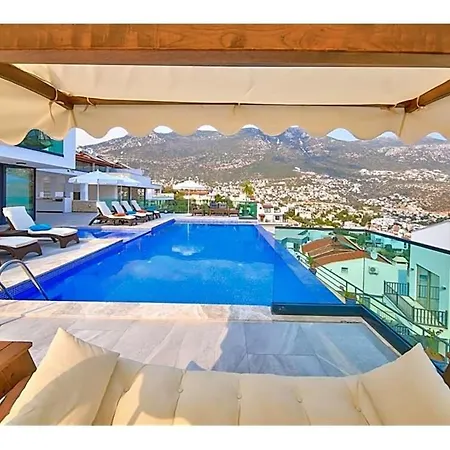 Vila Sleeps 10 With Pool Air Con And Wifi