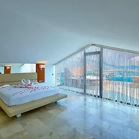 Vila Sleeps 10 With Pool Air Con And Wifi