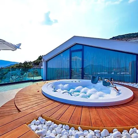 Vila Sleeps 10 With Pool Air Con And Wifi
