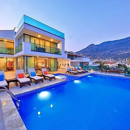 Vila Sleeps 10 With Pool Air Con And Wifi
