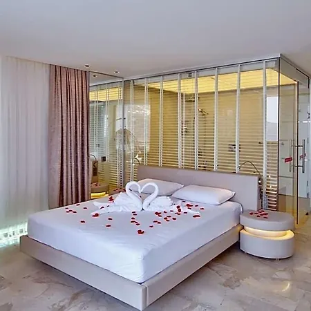 Sleeps 10 With Pool Air Con And Wifi Vila *