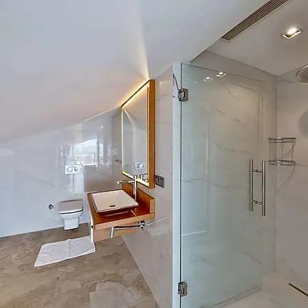 Sleeps 10 With Pool Air Con And Wifi Vila Kalkan