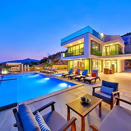 Sleeps 10 With Pool Air Con And Wifi