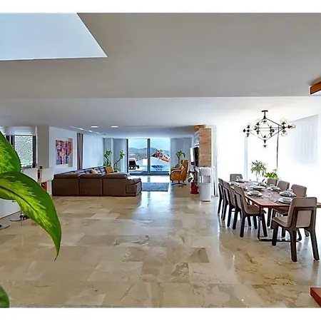 Sleeps 10 With Pool Air Con And Wifi Vila