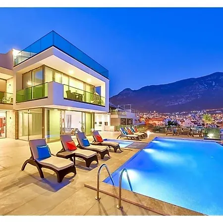 Vila Sleeps 10 With Pool Air Con And Wifi *