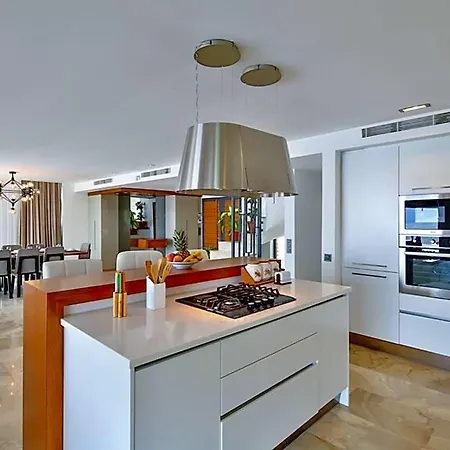 Sleeps 10 With Pool Air Con And Wifi *