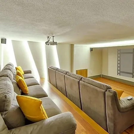 Sleeps 10 With Pool Air Con And Wifi * 칼칸